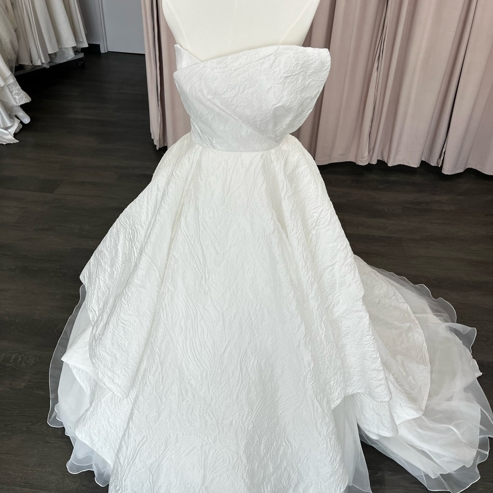 Elegant White Strapless Gown